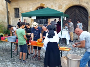 Weggemeinschaft auf dem Heinrichsfest